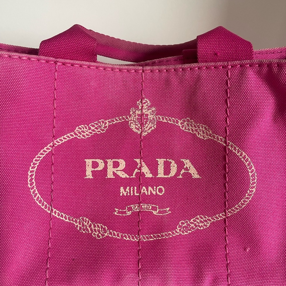 Prada Canapa